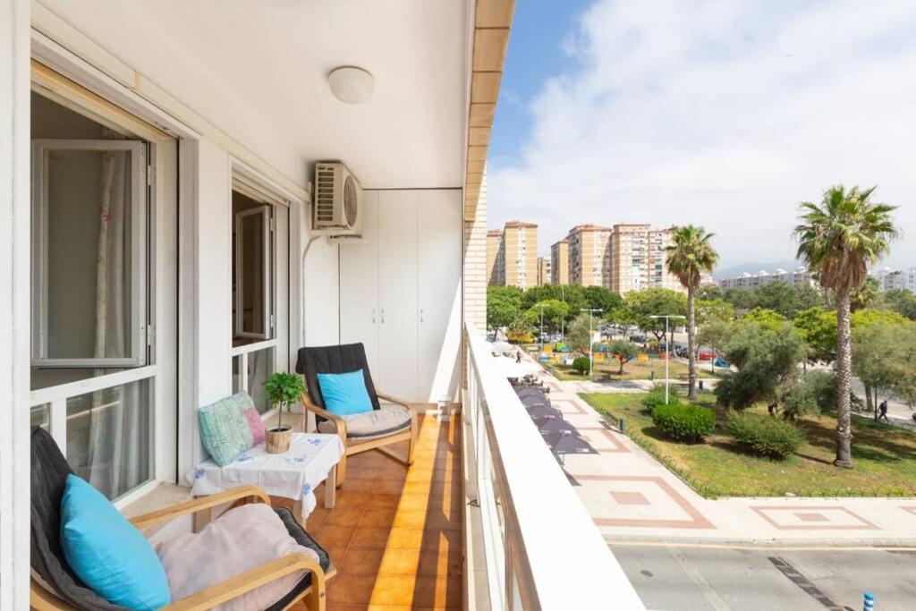 Апартаменты Playa Huelin Apartamento Малага Экстерьер фото