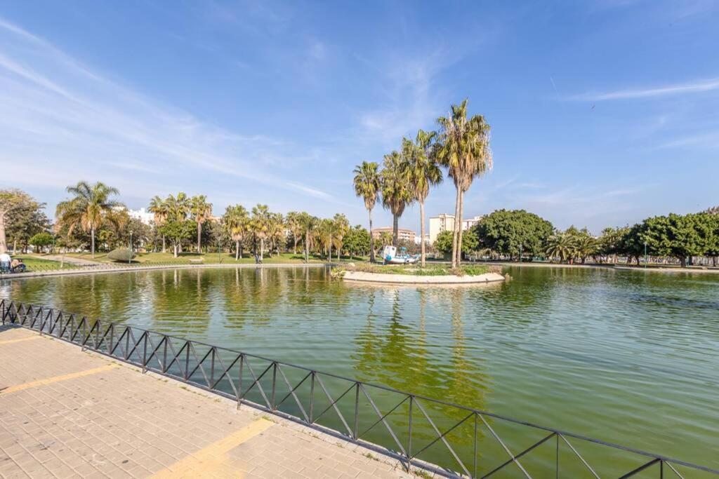 Апартаменты Playa Huelin Apartamento Малага Экстерьер фото