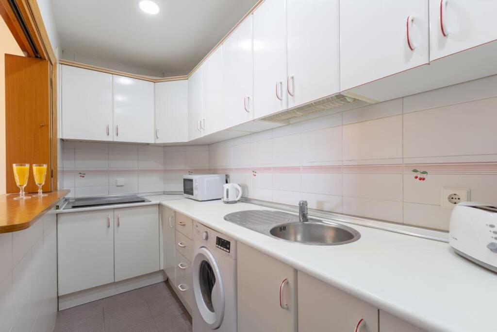 Апартаменты Playa Huelin Apartamento Малага Экстерьер фото